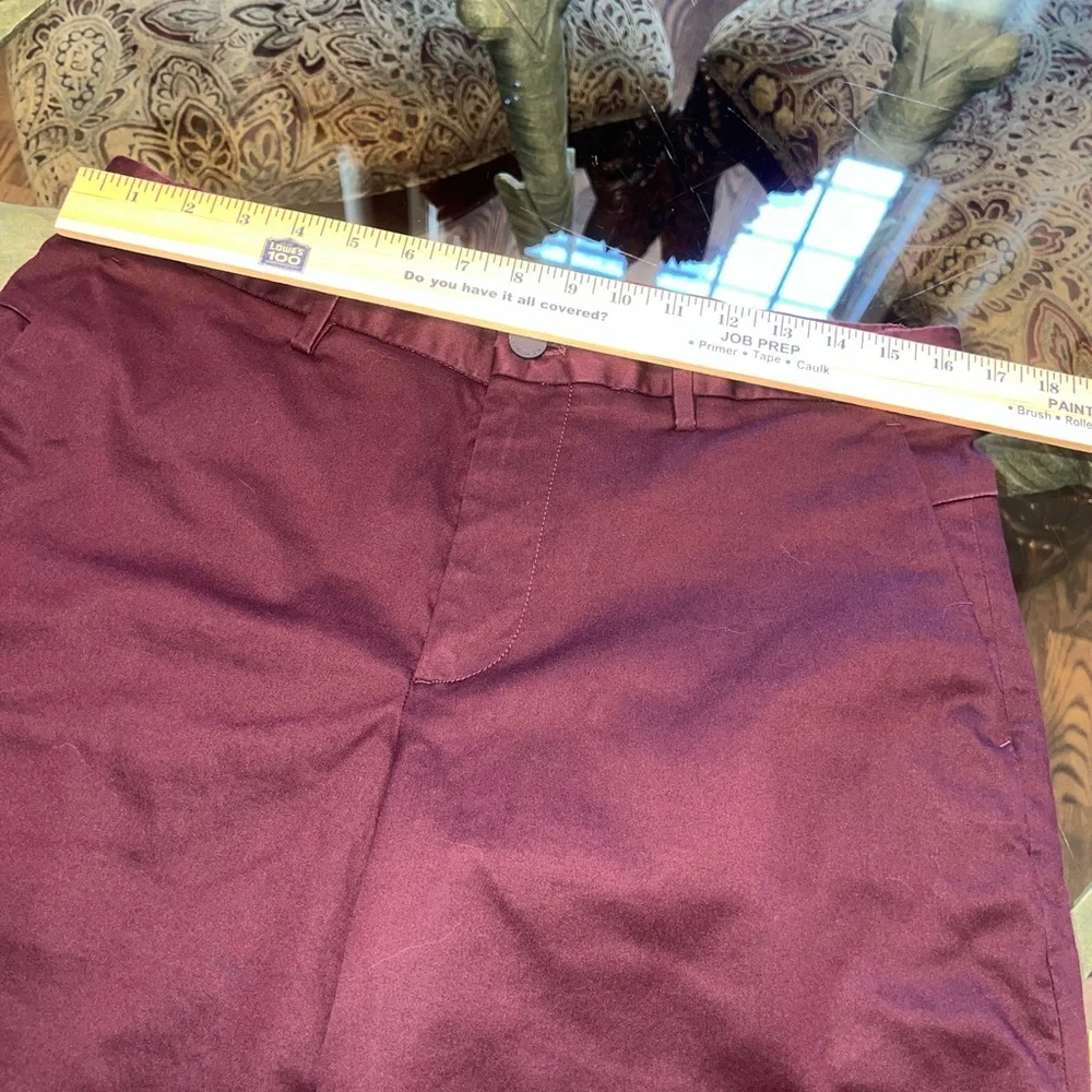 Banana Republic Men's Flat Front Shorts - Burgundy